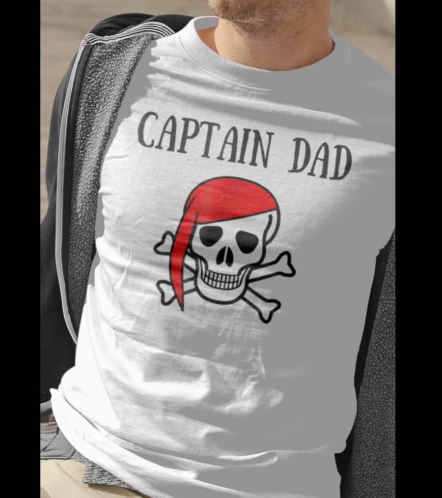 Captain Dad Halloween Pirate Skull With Red Bandana T-Shirt