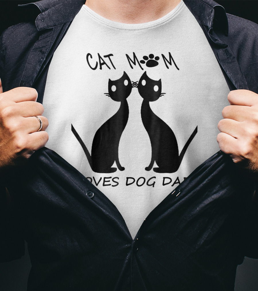 Cat Mom Paw Print Loves Dog Dad Cats T-Shirt