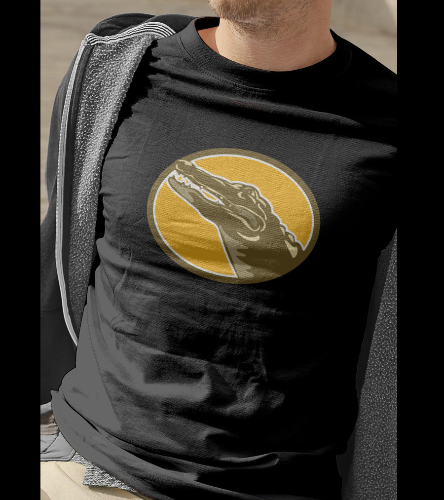 Alligator Head Looking Up Oval Wpa Style Vintage Retro Wildlife T-Shirt