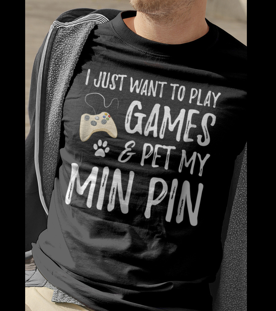 I Just Want To Play Games And Pet My Min Pin Dog Lover Gamer For Miniature Pinscher Dog Mom77 T-Shirt