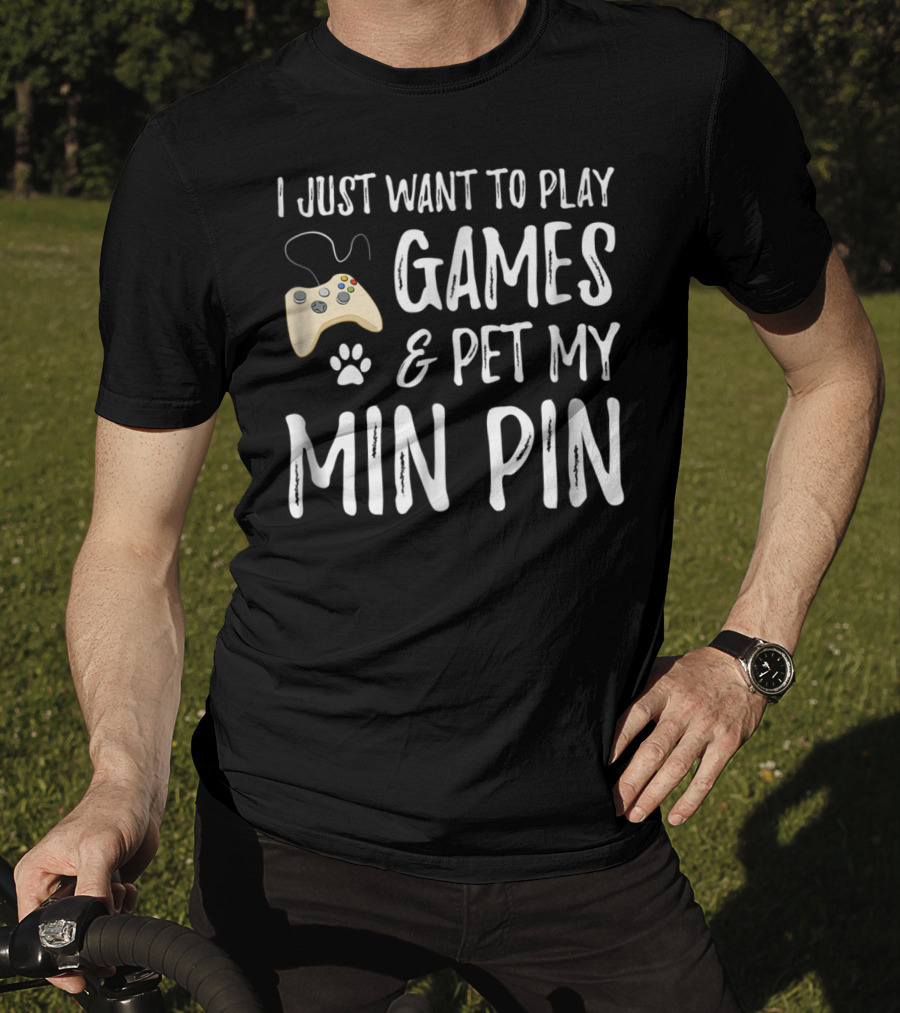 I Just Want To Play Games And Pet My Min Pin Dog Lover Gamer For Miniature Pinscher Dog Mom77 T-Shirt