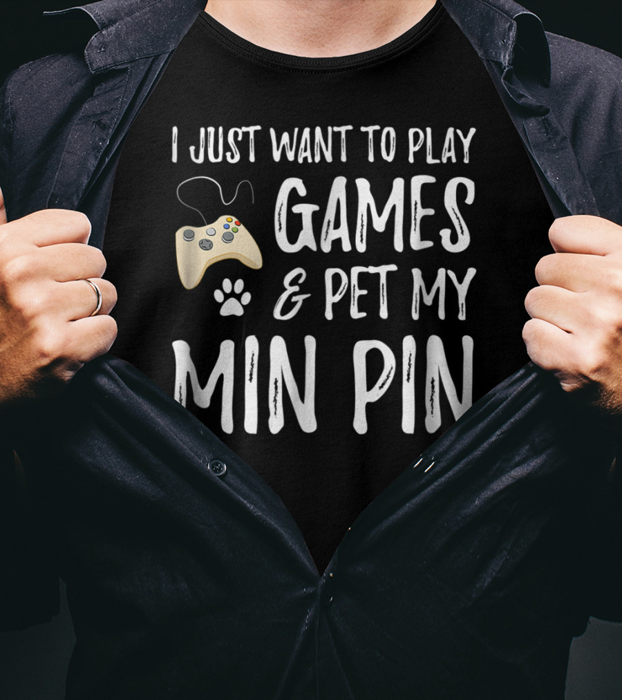 I Just Want To Play Games And Pet My Min Pin Dog Lover Gamer For Miniature Pinscher Dog Mom77 T-Shirt