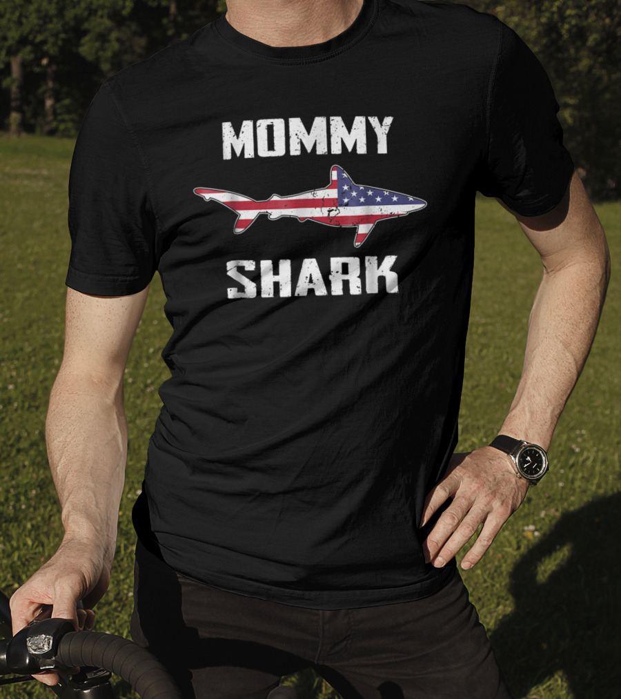 Mommy Shark American Flag Family Mom23 T-Shirt
