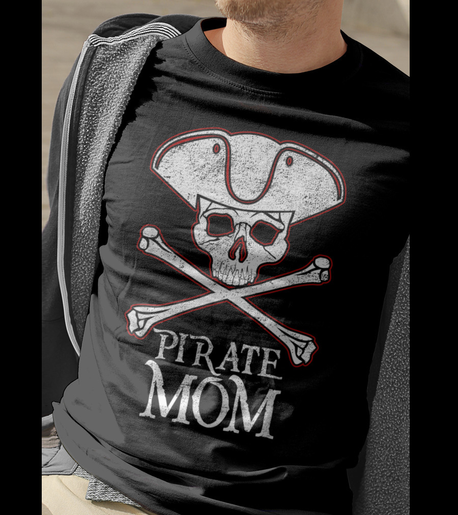 PIRATE MOM Skull Crossbones Halloween Captain T-Shirt