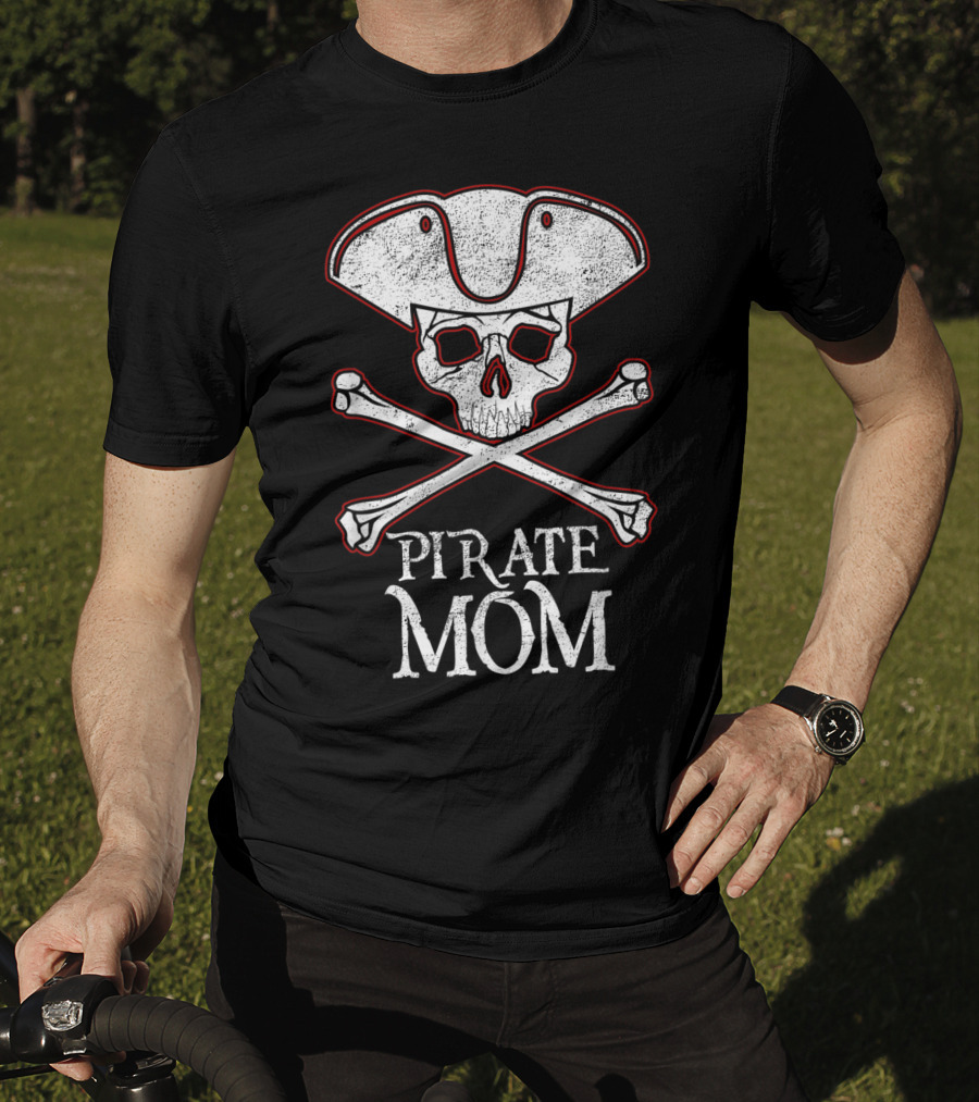 PIRATE MOM Skull Crossbones Halloween Captain T-Shirt