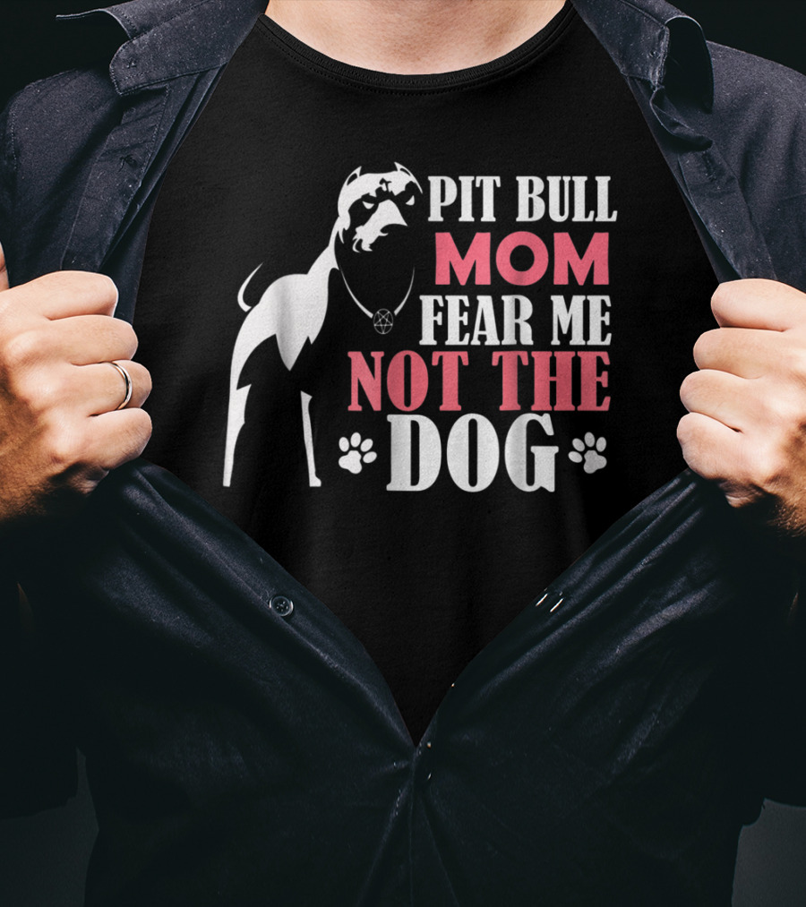 Pit Bull Mom Fear Me Not The Dog With Paw Prints And Necklace T-Shirt