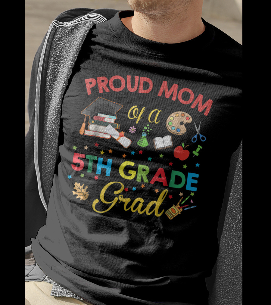 Proud Mom Of A 5th Grade Grad With Graduation Cap Books Art Supplies Science Beaker Apple Stars T-Shirt