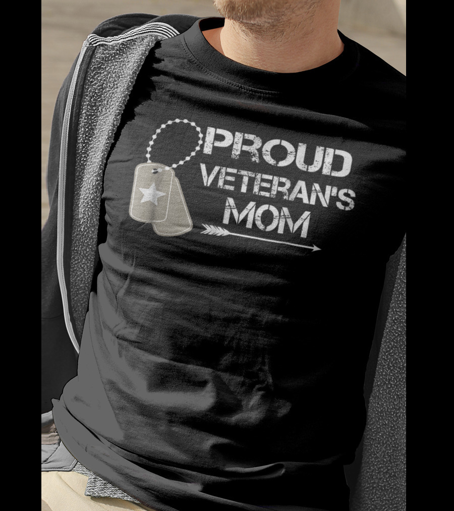 Proud Veteran's Mom Dog Tags And Arrow T-Shirt