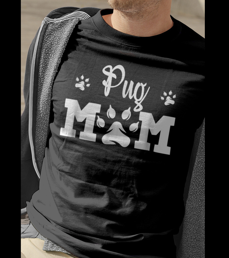 Pug Mom Paw Print Nose T-Shirt