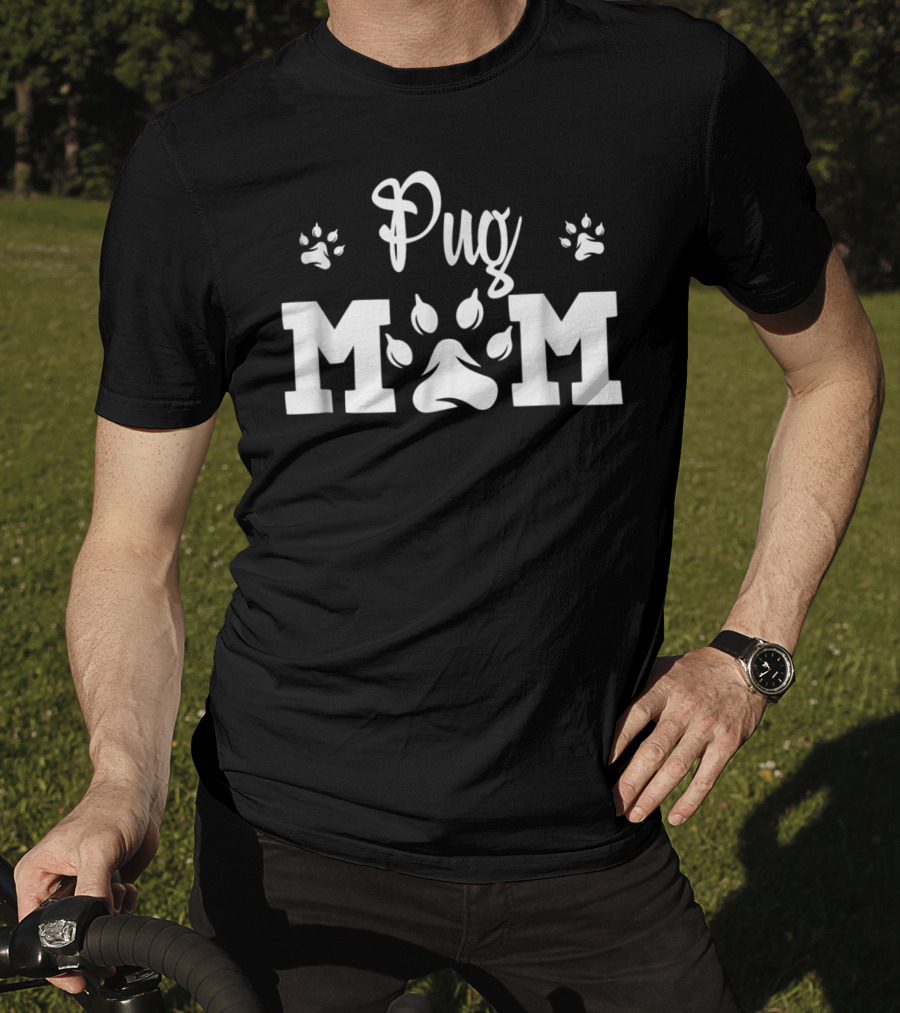 Pug Mom Paw Print Nose T-Shirt