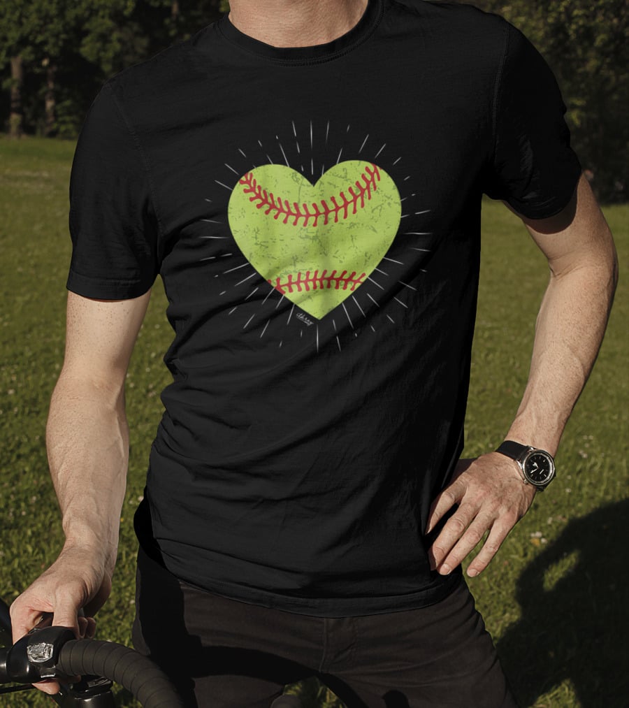 Softball Distressed Heart Cute Mom Love T-Shirt