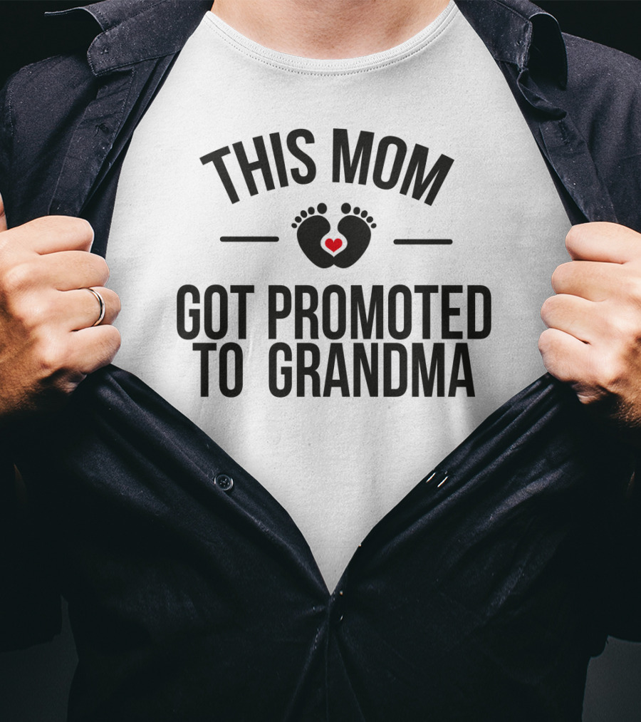 This Mom Got Promoted To Grandma Footprints Heart T-Shirt