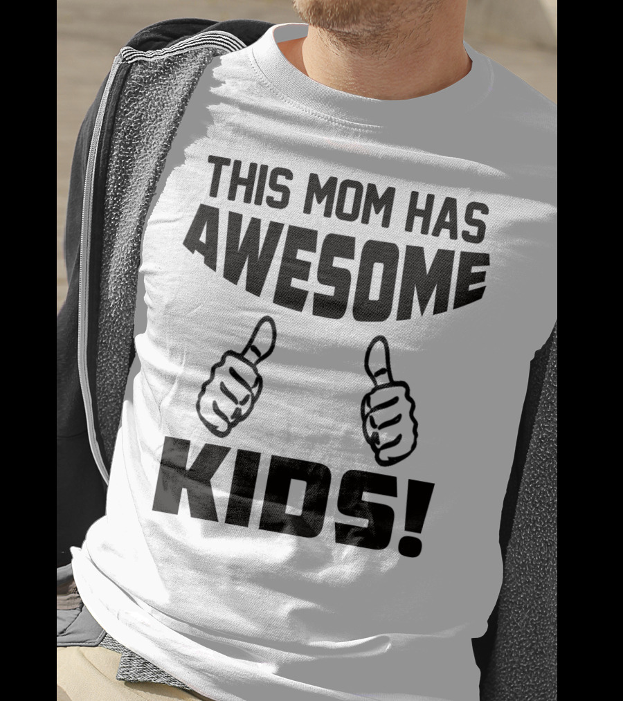 This Mom Has Awesome Kids Thumbs Up T-Shirt