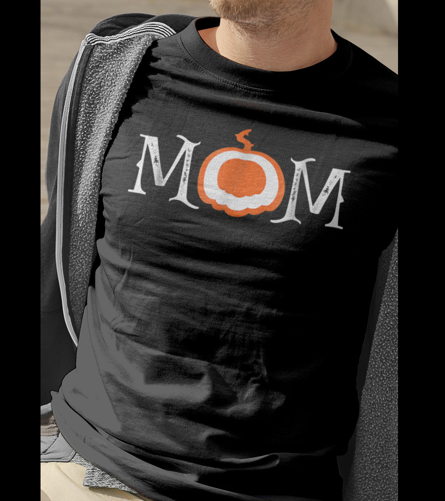 GGT Halloween Mom With Pumpkins White And Orange M O M T-Shirt