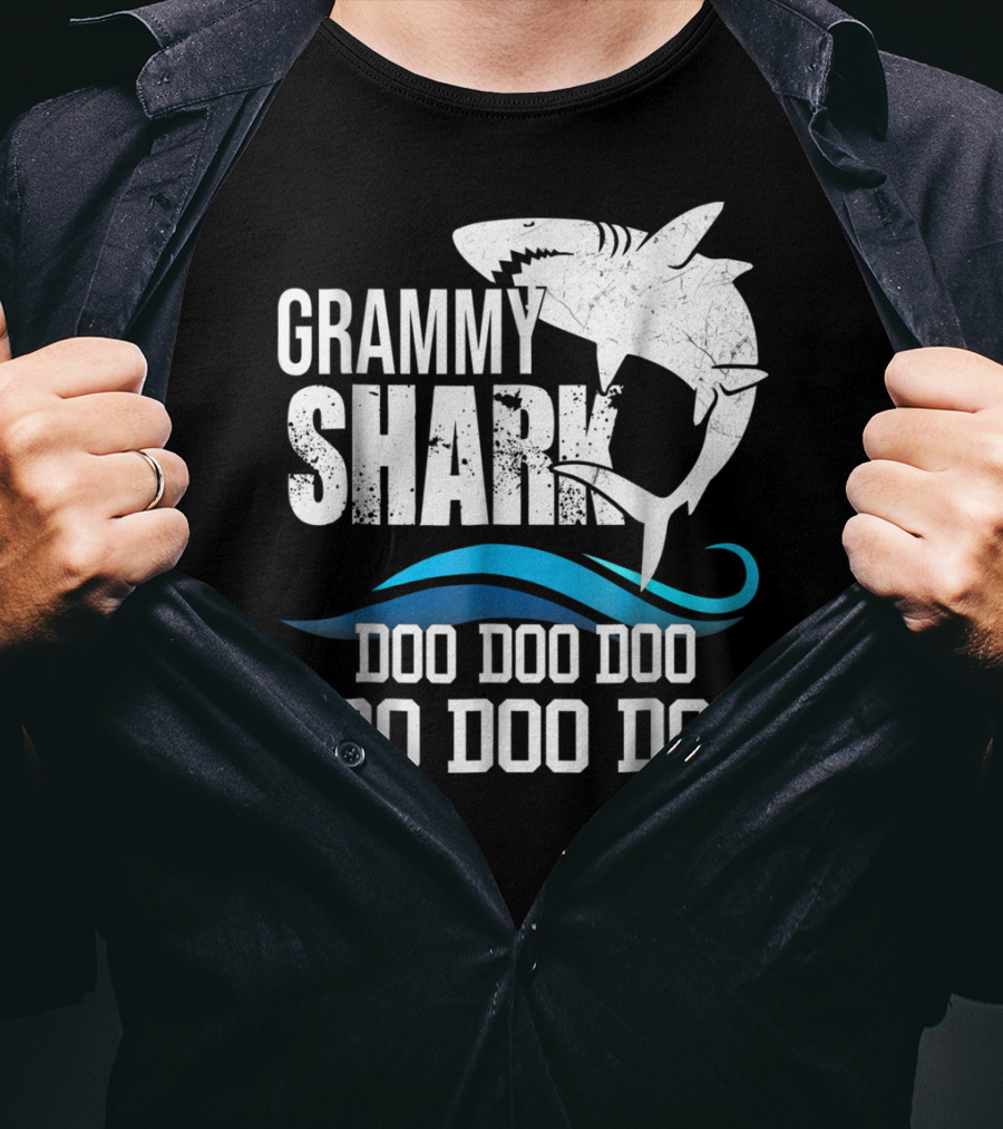 Grammy Shark Doo Doo Doo Mother Mom Grandma Halloween Christmas42 T-Shirt
