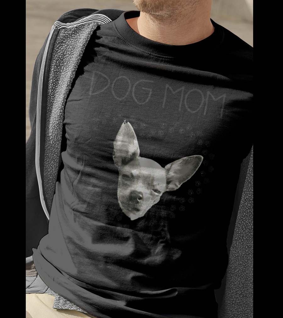 DOG MOM Chihuahua Paw Print Heart T-Shirt