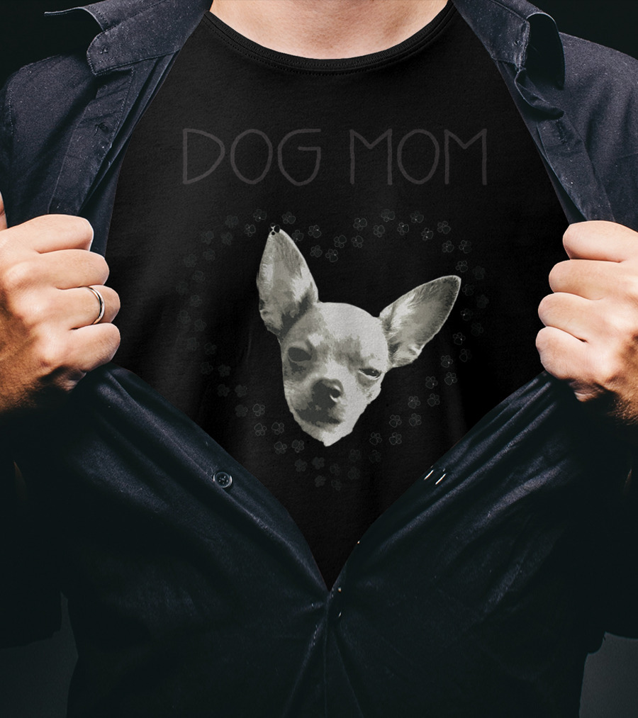 DOG MOM Chihuahua Paw Print Heart T-Shirt