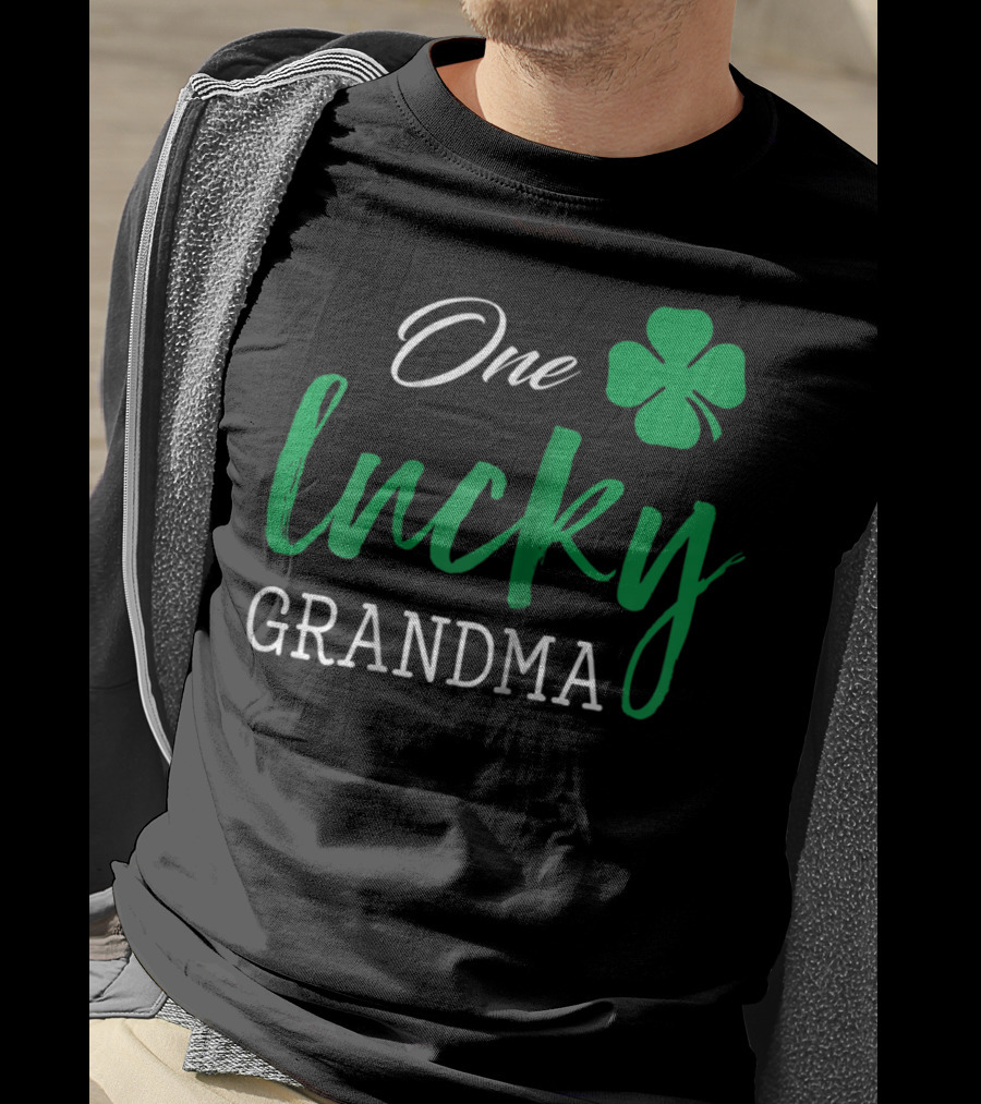 One Lucky Grandma Shamrock St Patrick's Day T-Shirt
