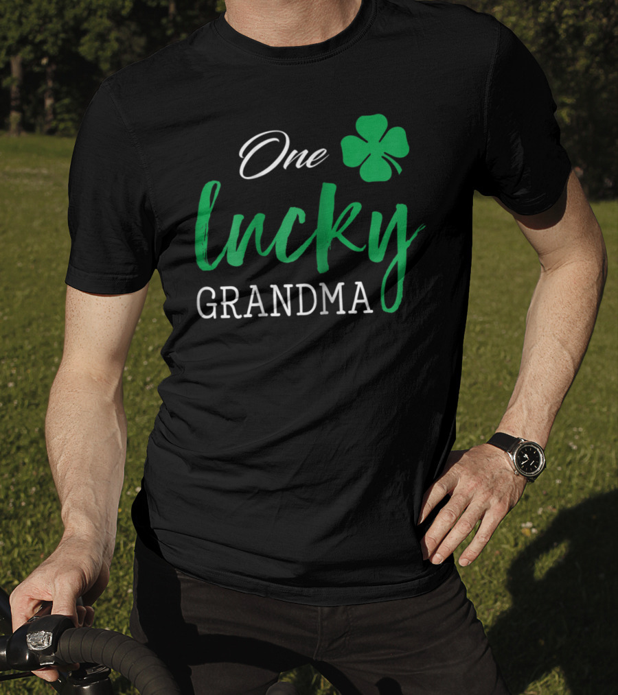 One Lucky Grandma Shamrock St Patrick's Day T-Shirt