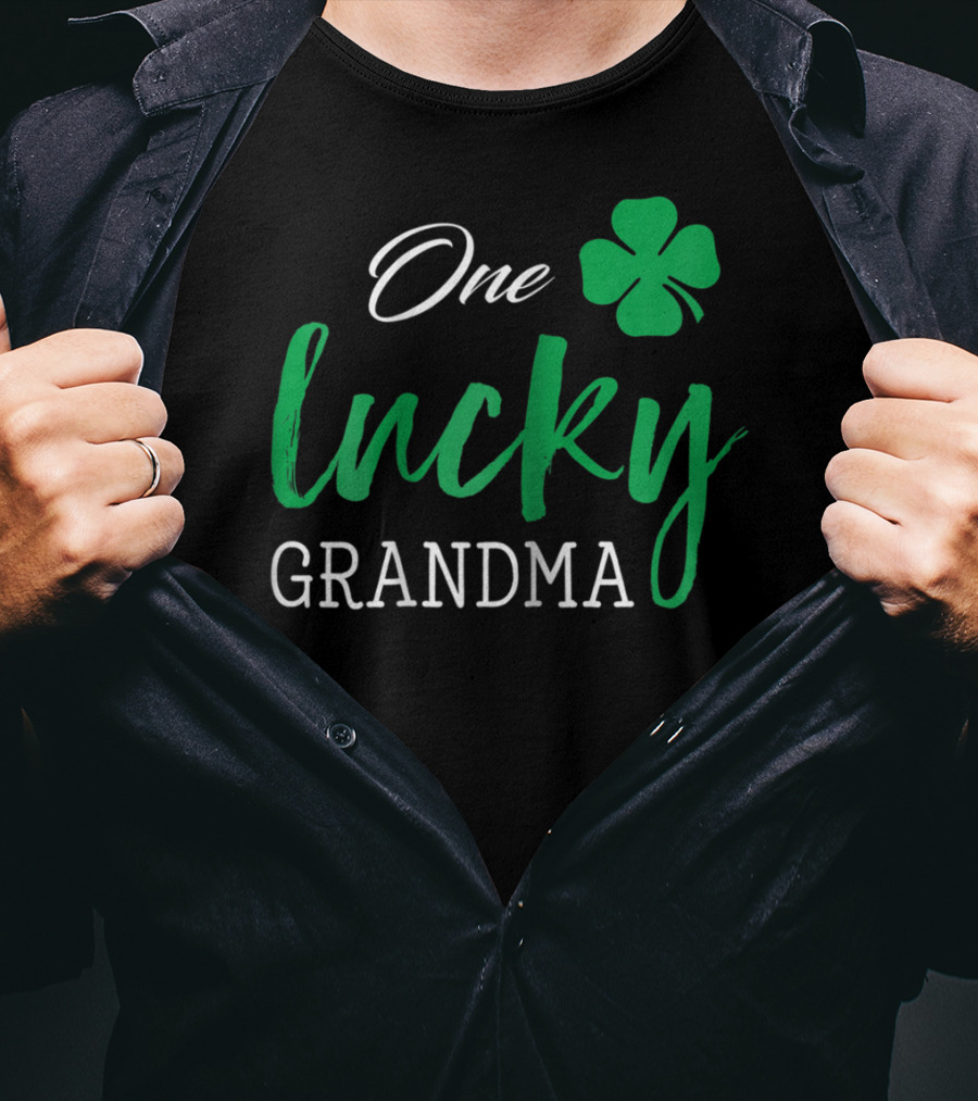 One Lucky Grandma Shamrock St Patrick's Day T-Shirt