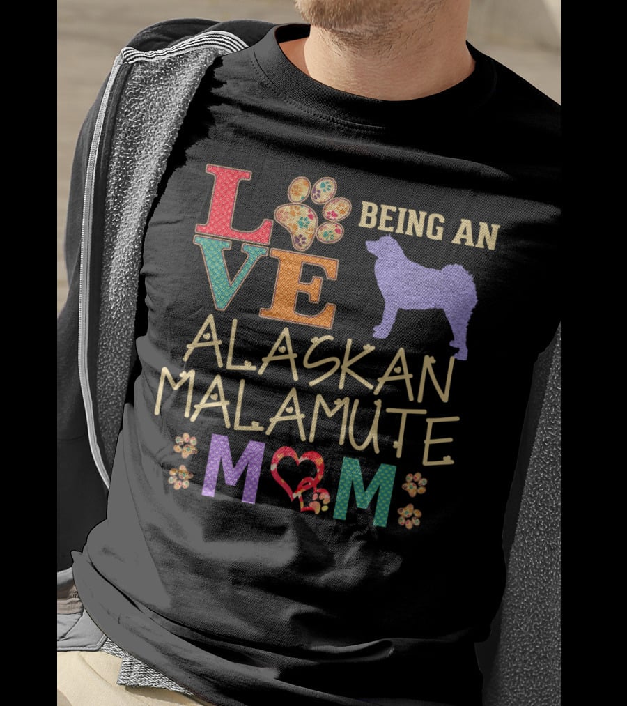 Love Being An Alaskan Malamute Mom T-Shirt