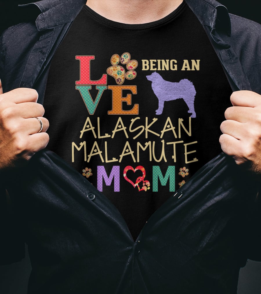 Love Being An Alaskan Malamute Mom T-Shirt