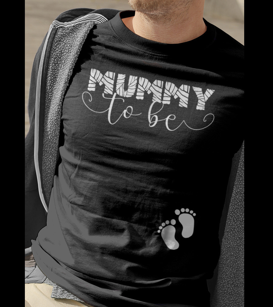 Mummy To Be Halloween Pregnancy Baby Footprints T-Shirt
