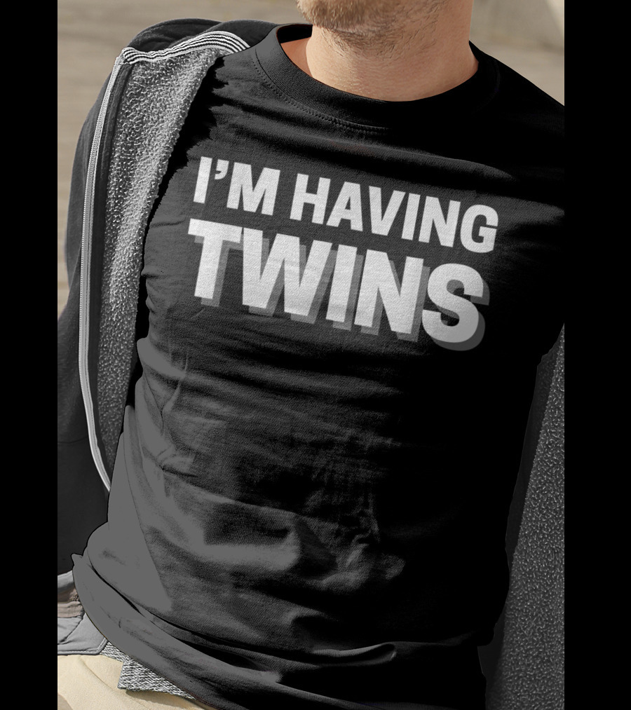 I'm Having Twins Pregnancy New Parents Announcement T-Shirt