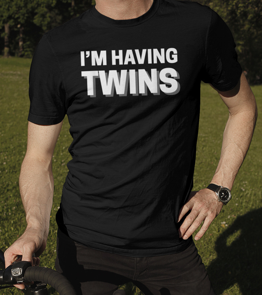 I'm Having Twins Pregnancy New Parents Announcement T-Shirt