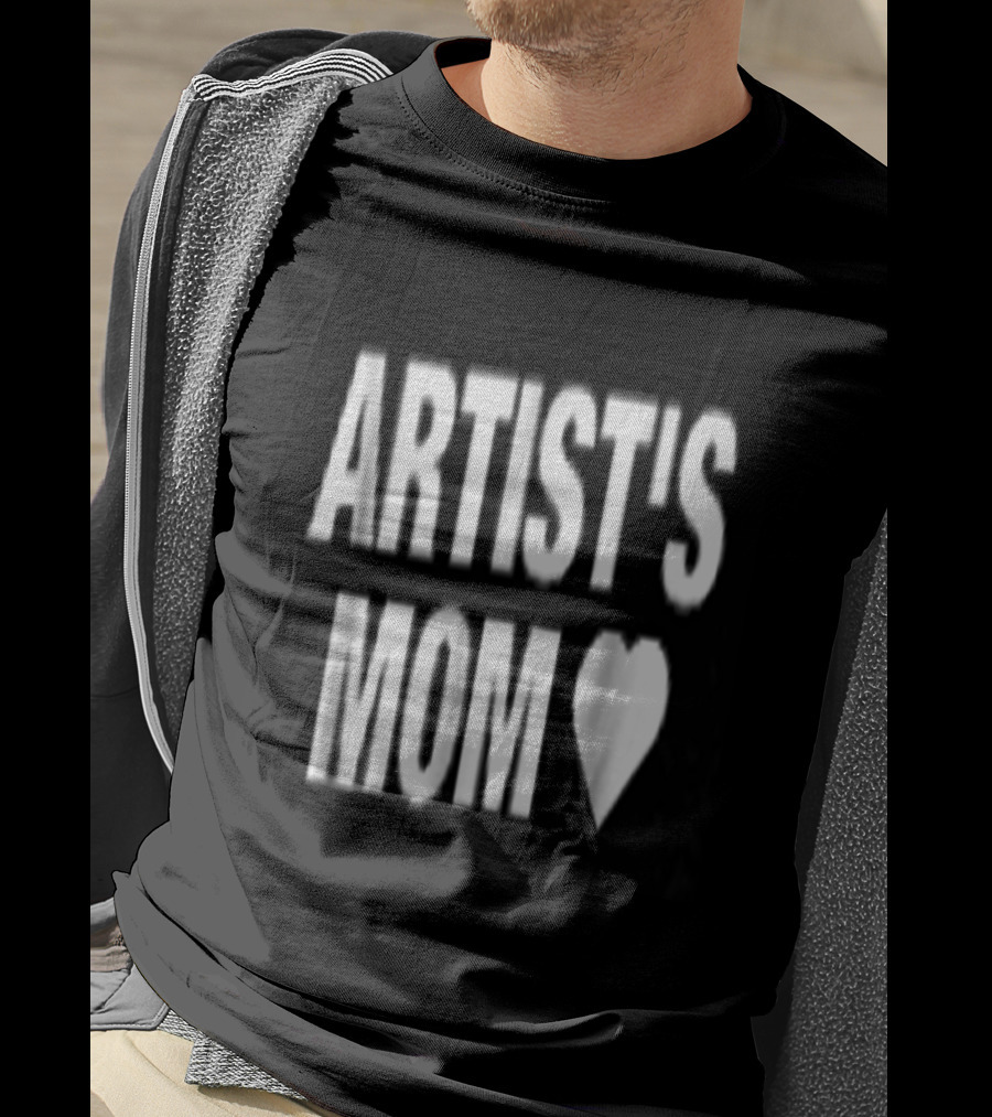 ARTIST'S MOM HEART T-Shirt