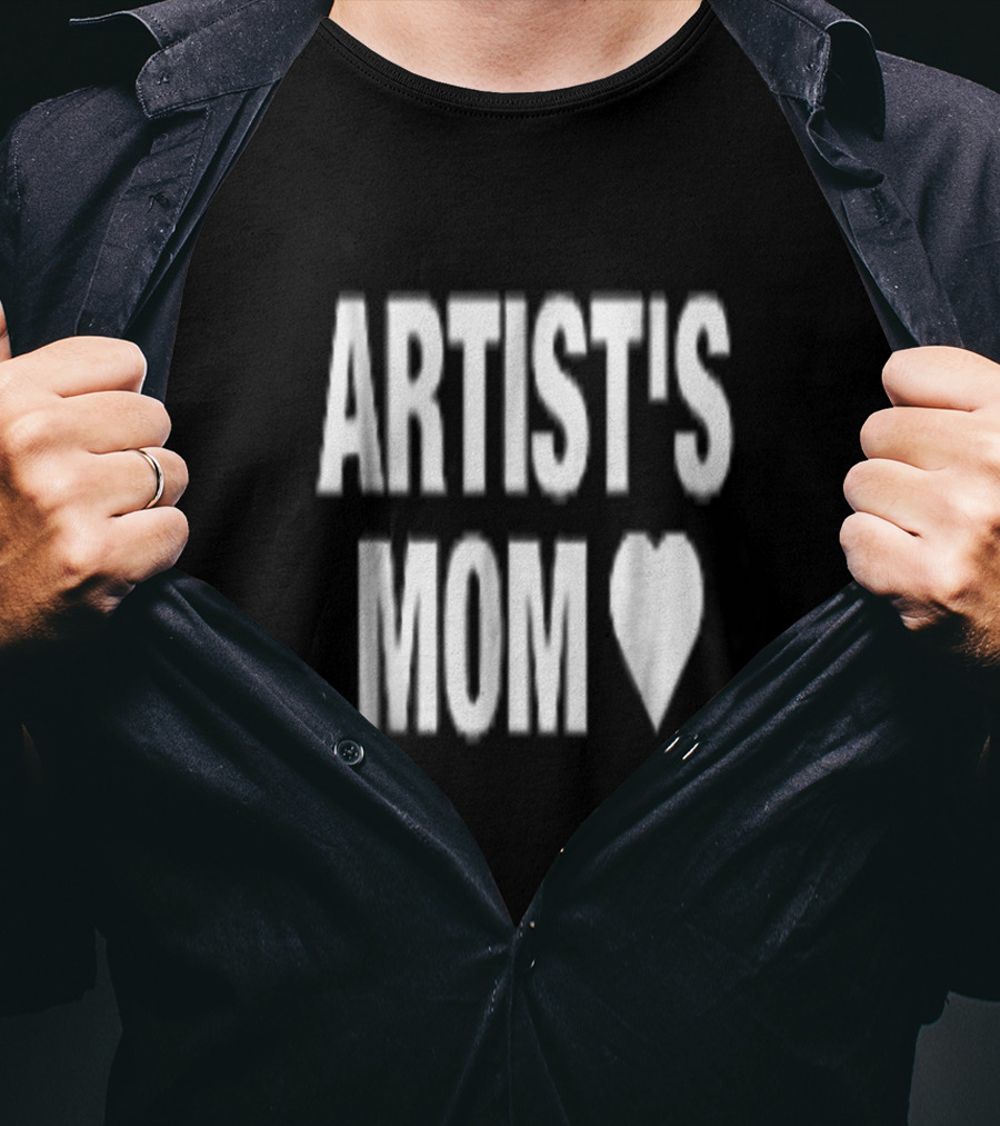 ARTIST'S MOM HEART T-Shirt
