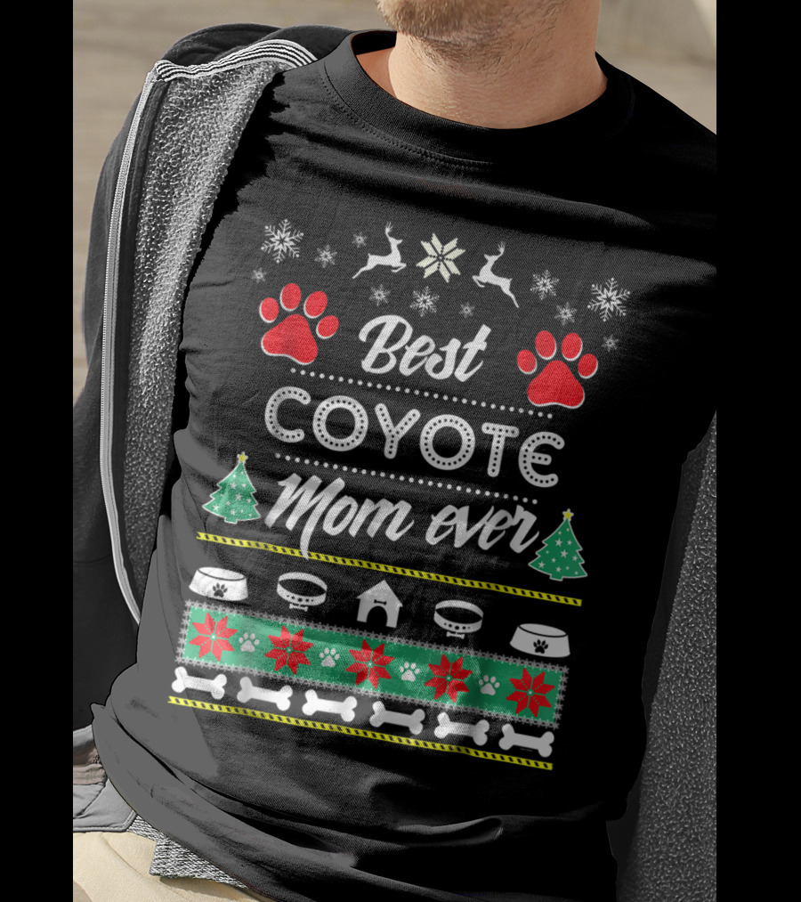 Best Coyote Mom Ever Christmas Dog Paw Snowflakes Reindeer T-Shirt