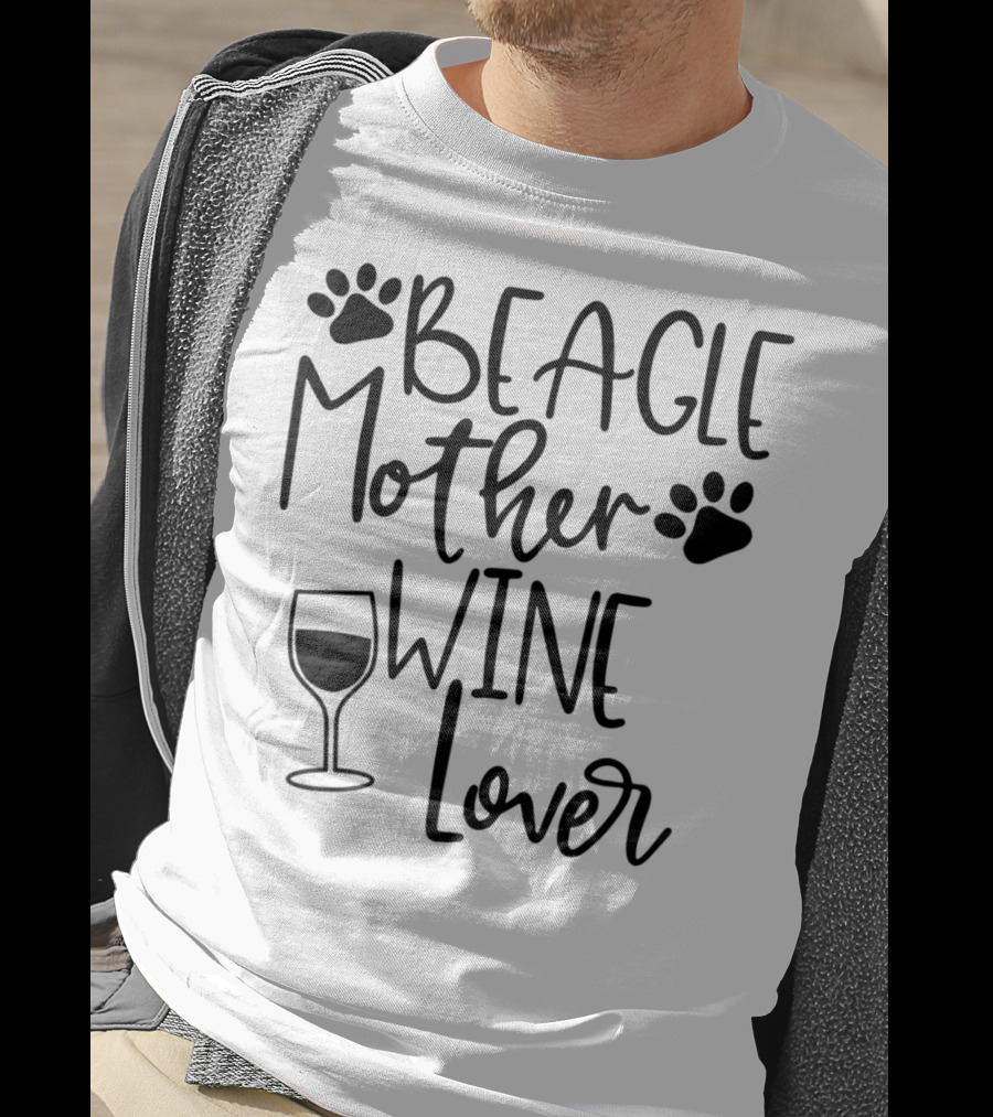 Beagle Mother Wine Lover Women's Cute Dog Paw Prints T-Shirt