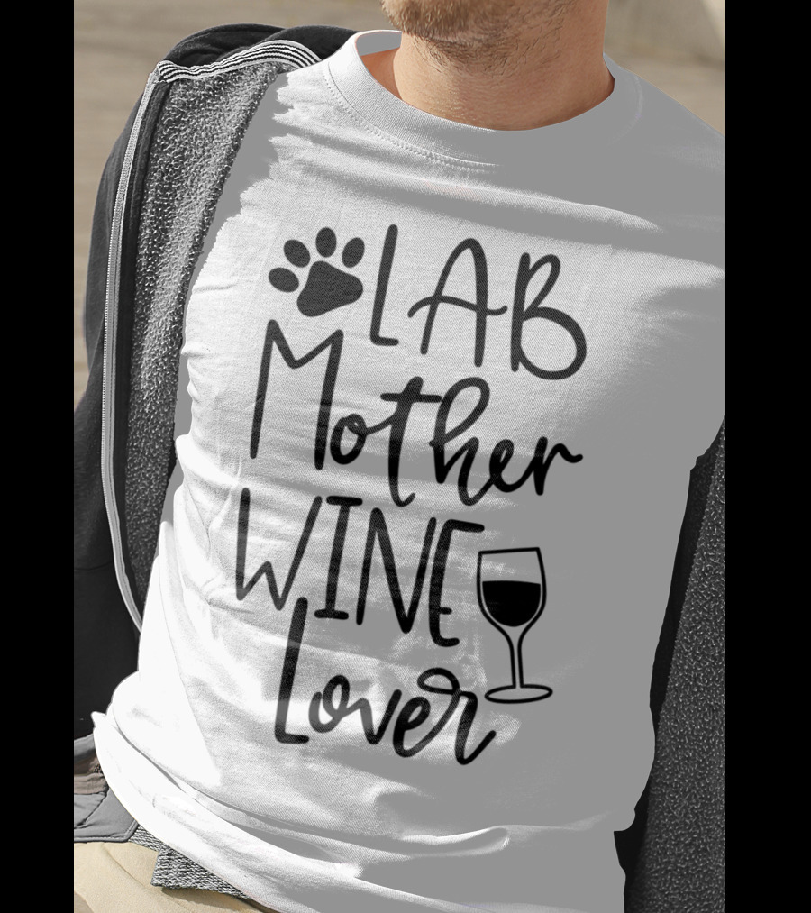 LAB MOTHER WINE LOVER Labrador Dog Mom Birthday Paw Print And Wine Glass T-Shirt
