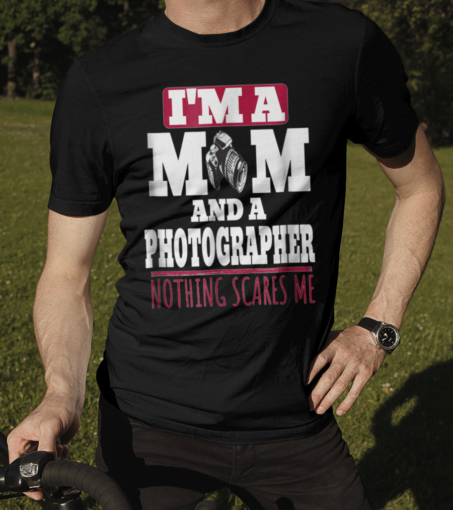 I'm A Mom And A Photographer Nothing Scares Me T-Shirt
