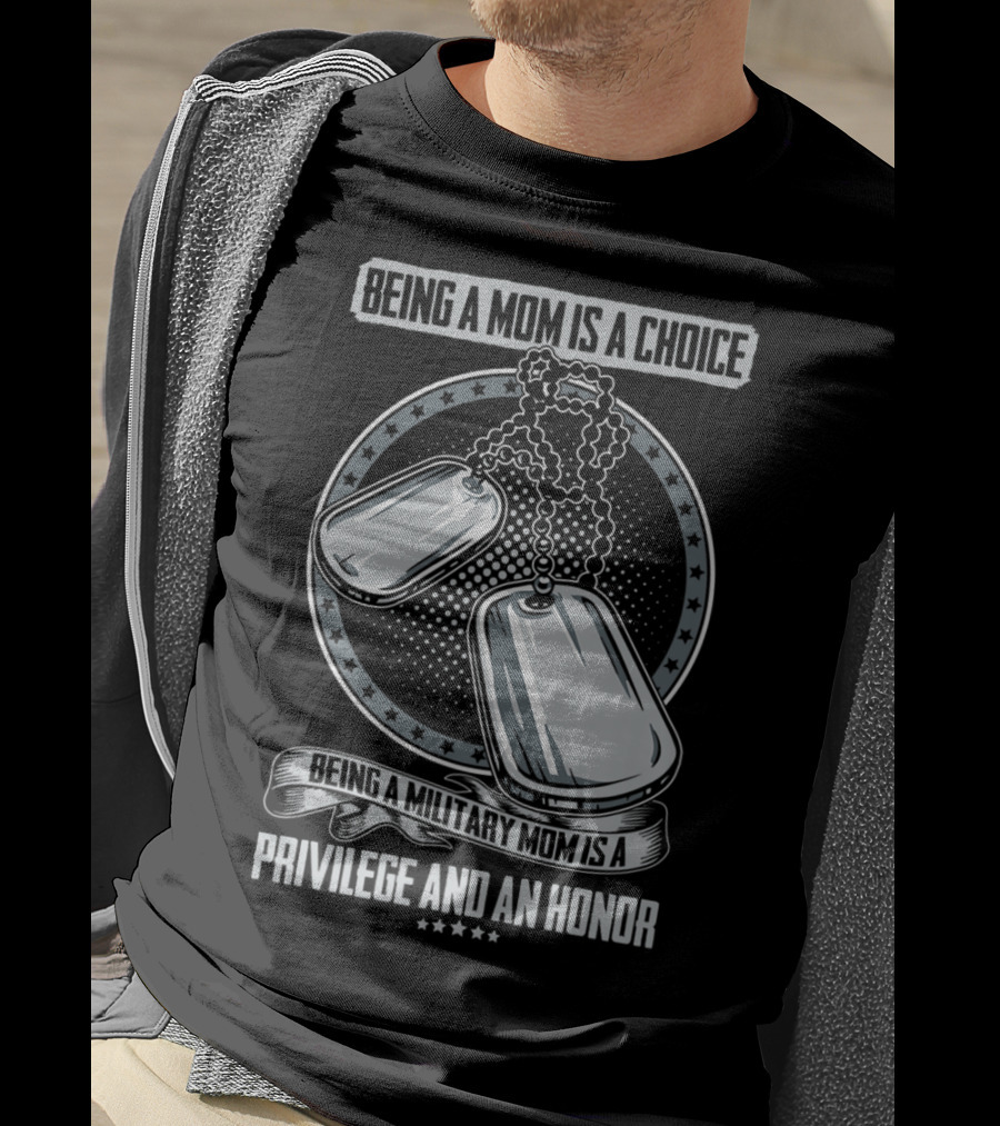Being A Mom Is A Choice Being A Military Mom Is A Privilege And An Honor Dog Tags T-Shirt
