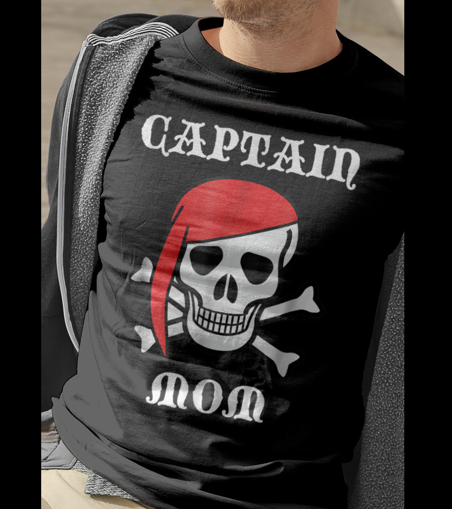 Captain Mom Skull Crossbones Red Bandana T-Shirt