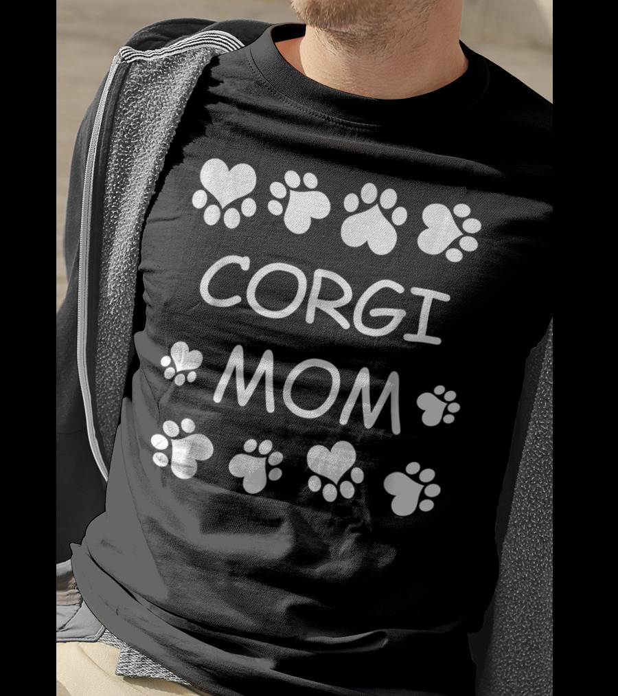 Corgi Mom Paw Prints Heart Design For Corgi Lovers Christmas Birthday T-Shirt