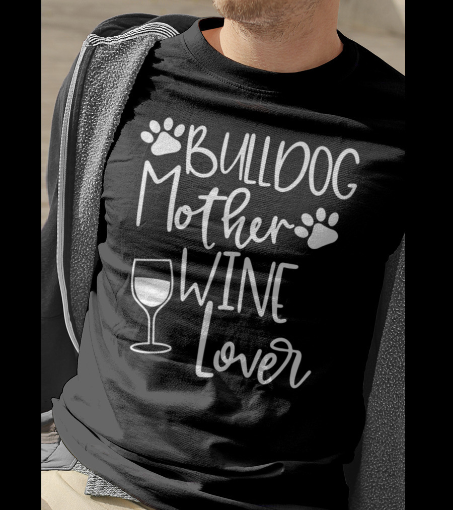 BULLDOG MOTHER WINE LOVER Dog Mom Paw Print Glass T-Shirt