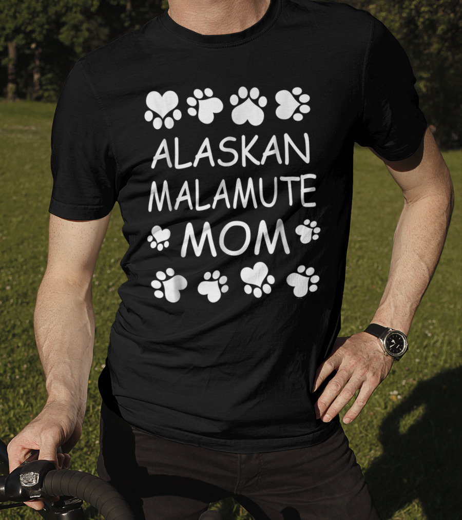 Alaskan Malamute Mom Paw Print Lover T-Shirt