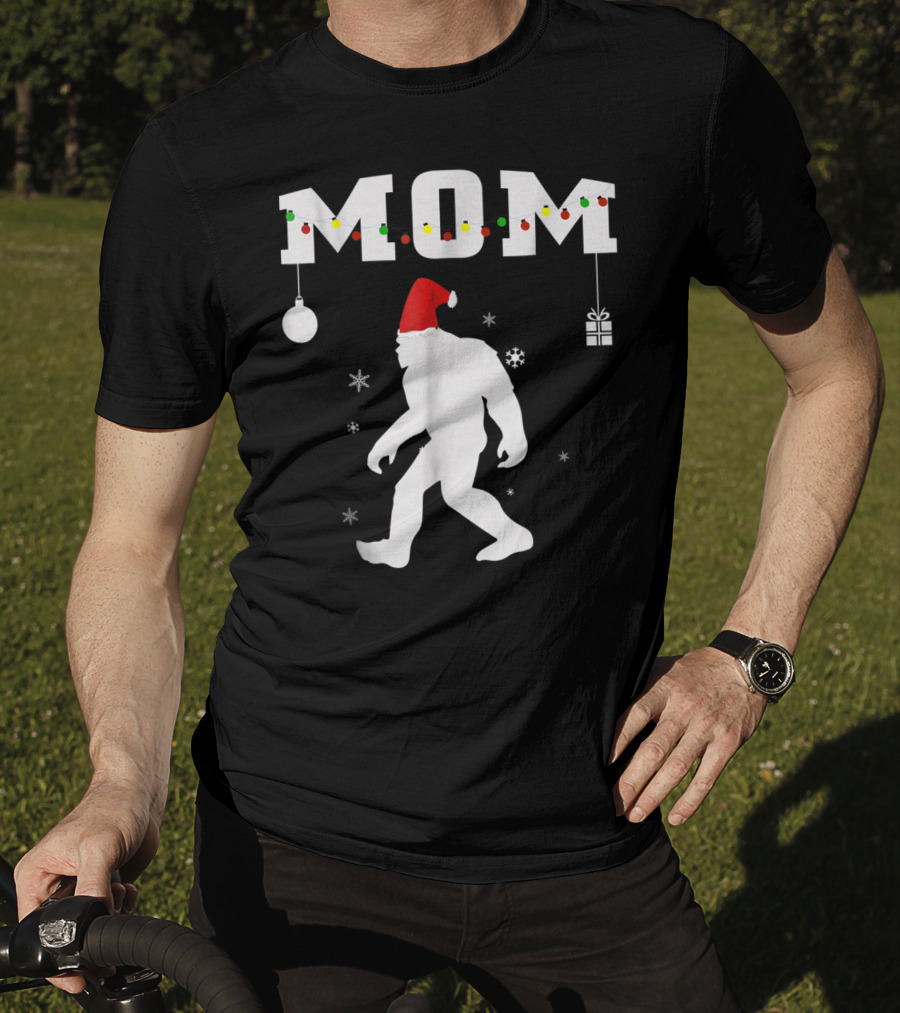 Bigfoot Mom Christmas Santa Hat Ornament Snowflakes Gift T-Shirt