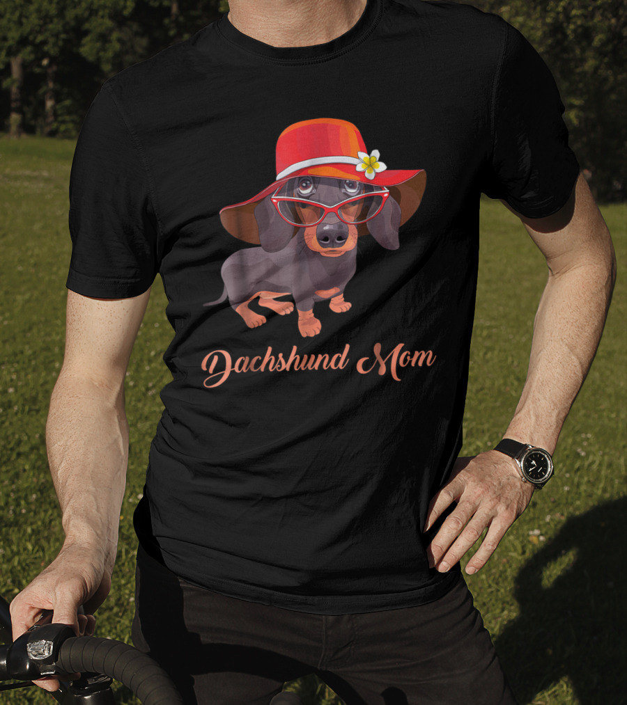 Dachshund Mom Mom Of Dachshund Dogs Pet Puppies With Red Hat And Glasses T-Shirt