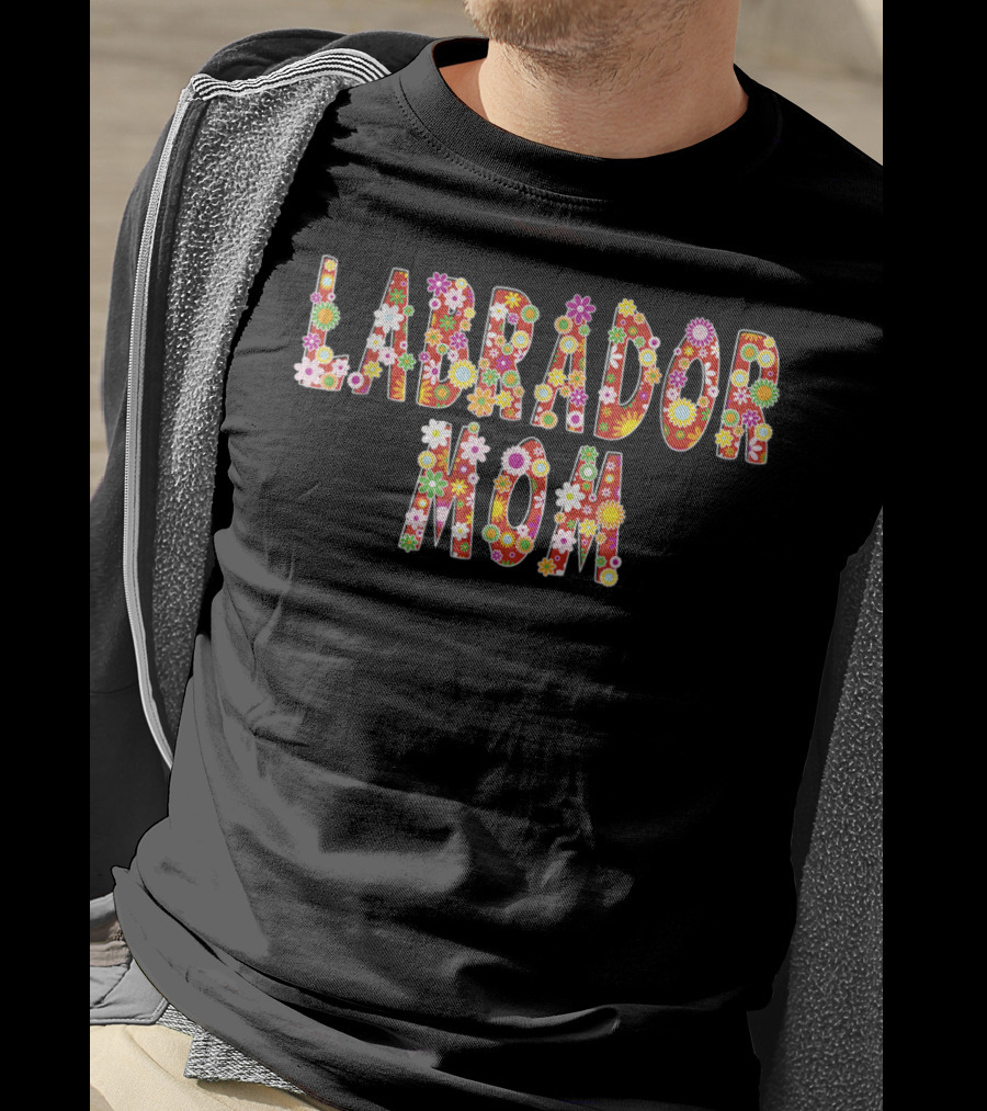 Labrador Mom Flower Decorated Text T-Shirt
