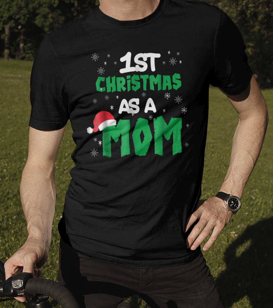 1st Christmas As A Mom Santa Hat Snowflakes T-Shirt