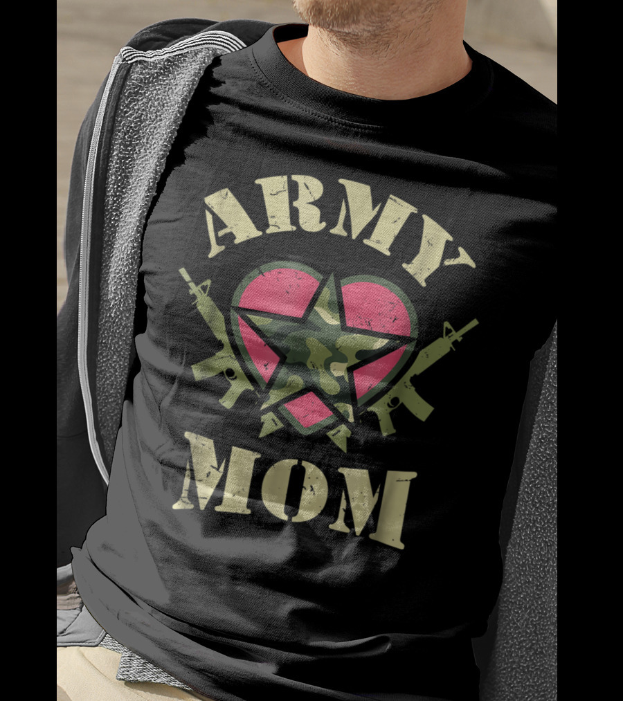Army Mom Proud Heart With Camouflage Star And Rifles T-Shirt