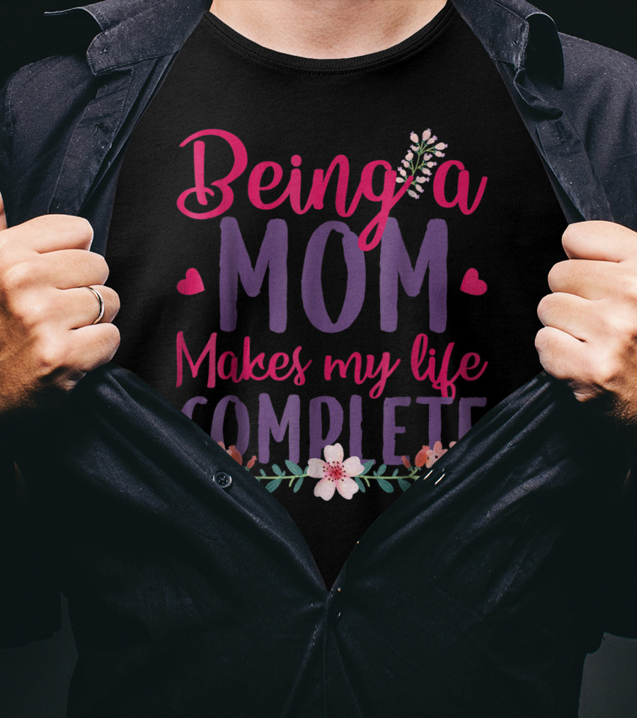 Being A Mom Makes My Life Complete Flower Lover Hearts T-Shirt