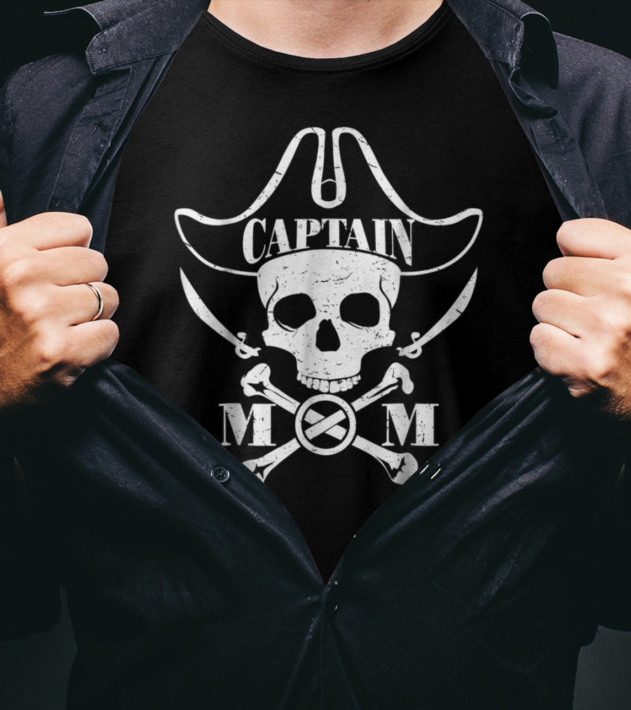 Captain Mom Skull Crossbones Pirate Halloween T-Shirt