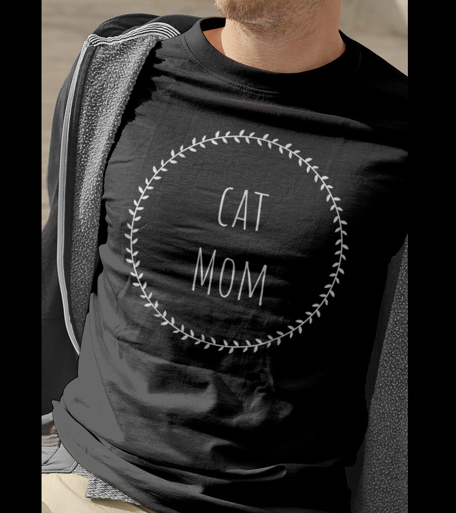 Cat Mom Laurel Wreath T-Shirt