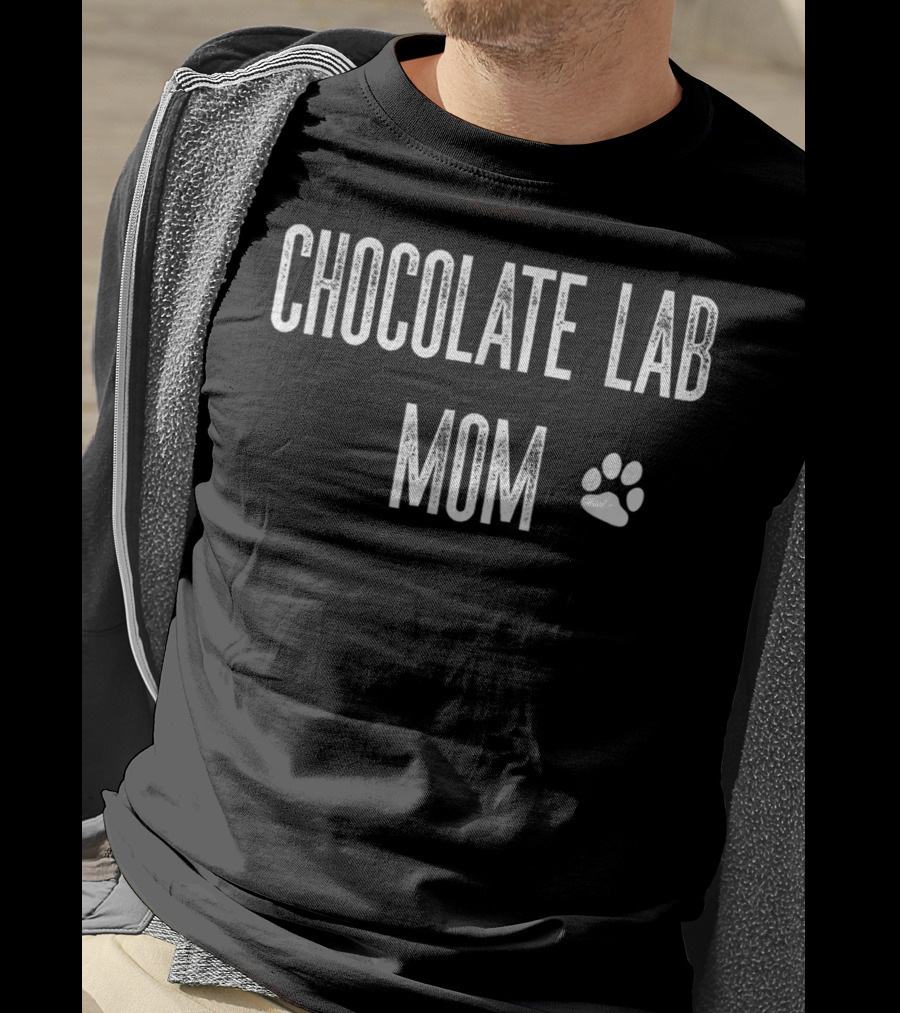 CHOCOLATE LAB MOM Paw Prints T-Shirt