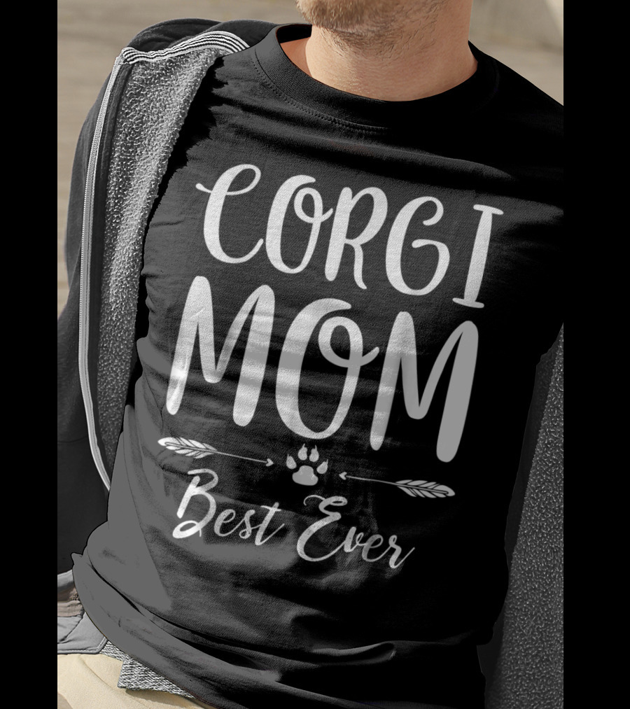 Corgi Mom Best Ever With Paw Print And Feathers T-Shirt